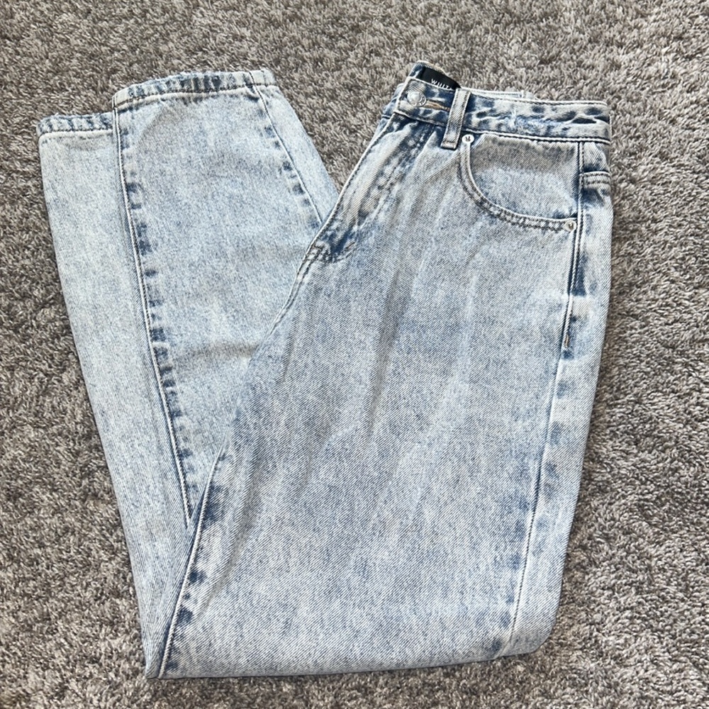 White Fox Boutique  Like Duh! Boyfriend Jean WASHED BLUE DENIM  Size Small - Picture 4 of 6